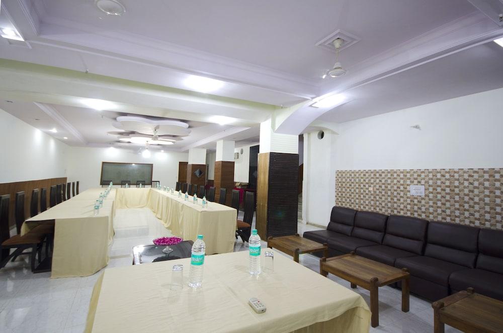 Hotel Pablas International, New Delhi, Near Metro Екстер'єр фото