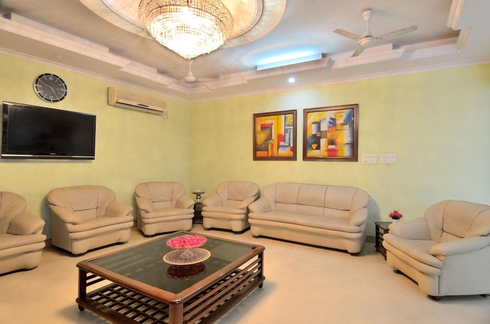 Hotel Pablas International, New Delhi, Near Metro Екстер'єр фото