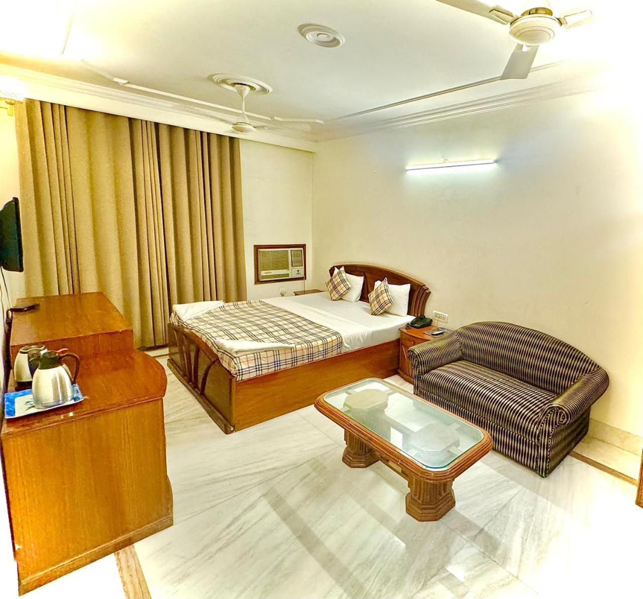 Hotel Pablas International, New Delhi, Near Metro Екстер'єр фото