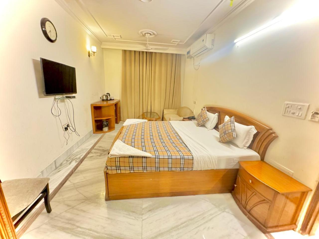 Hotel Pablas International, New Delhi, Near Metro Екстер'єр фото