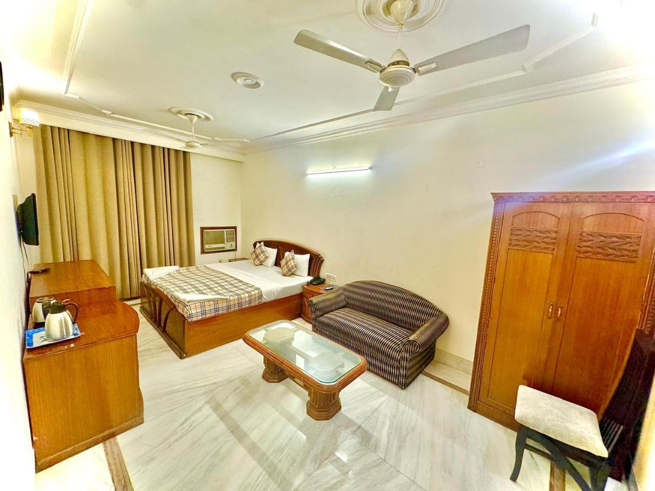 Hotel Pablas International, New Delhi, Near Metro Екстер'єр фото