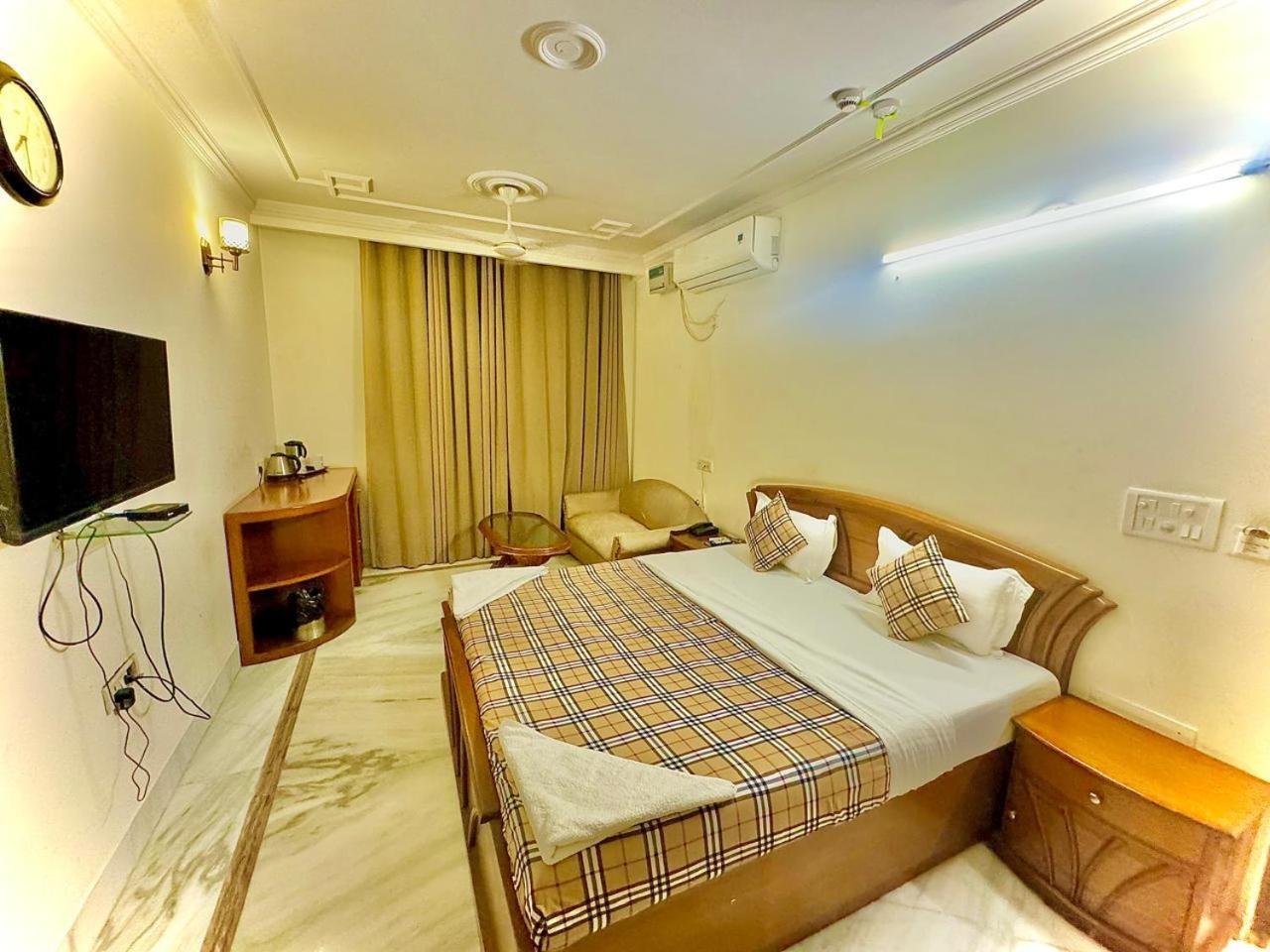 Hotel Pablas International, New Delhi, Near Metro Екстер'єр фото