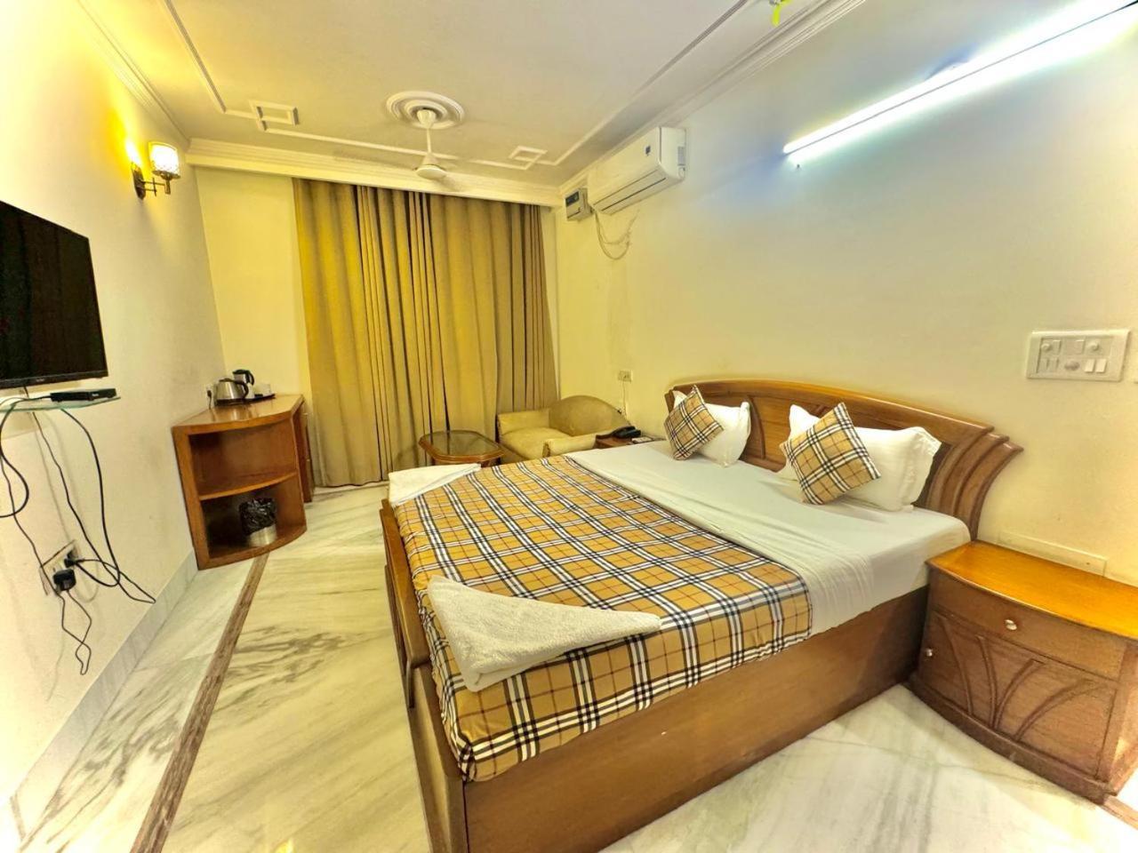 Hotel Pablas International, New Delhi, Near Metro Екстер'єр фото