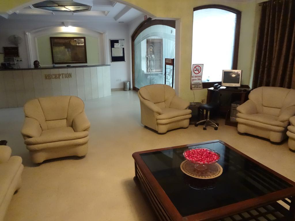 Hotel Pablas International, New Delhi, Near Metro Екстер'єр фото