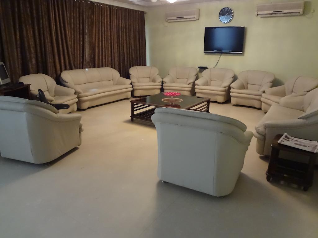 Hotel Pablas International, New Delhi, Near Metro Екстер'єр фото