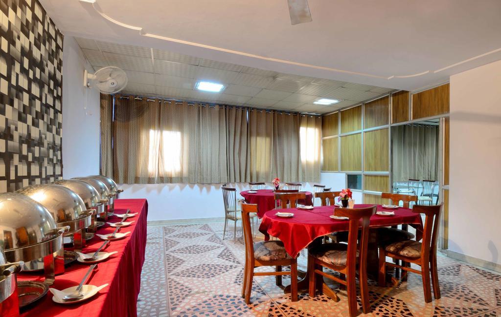 Hotel Pablas International, New Delhi, Near Metro Екстер'єр фото