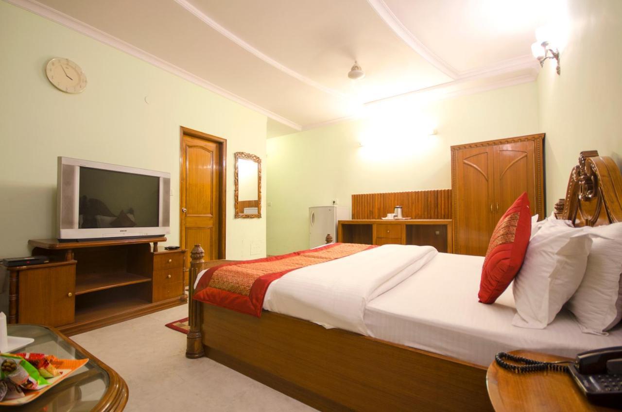 Hotel Pablas International, New Delhi, Near Metro Екстер'єр фото